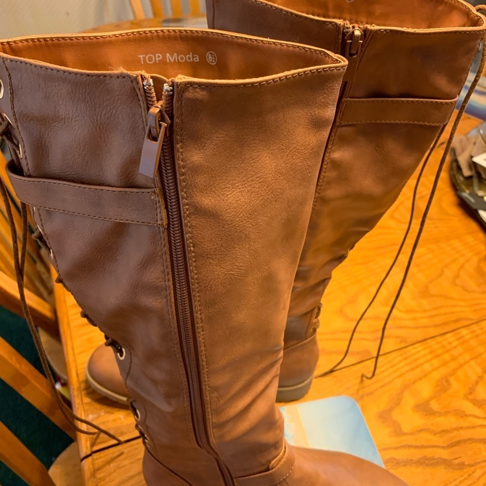 Top Moda Gliding Back Lace-Up Riding Boot - Picture 4 of 8